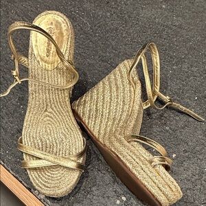 Elegant Gold Wedge Sandals Gucci